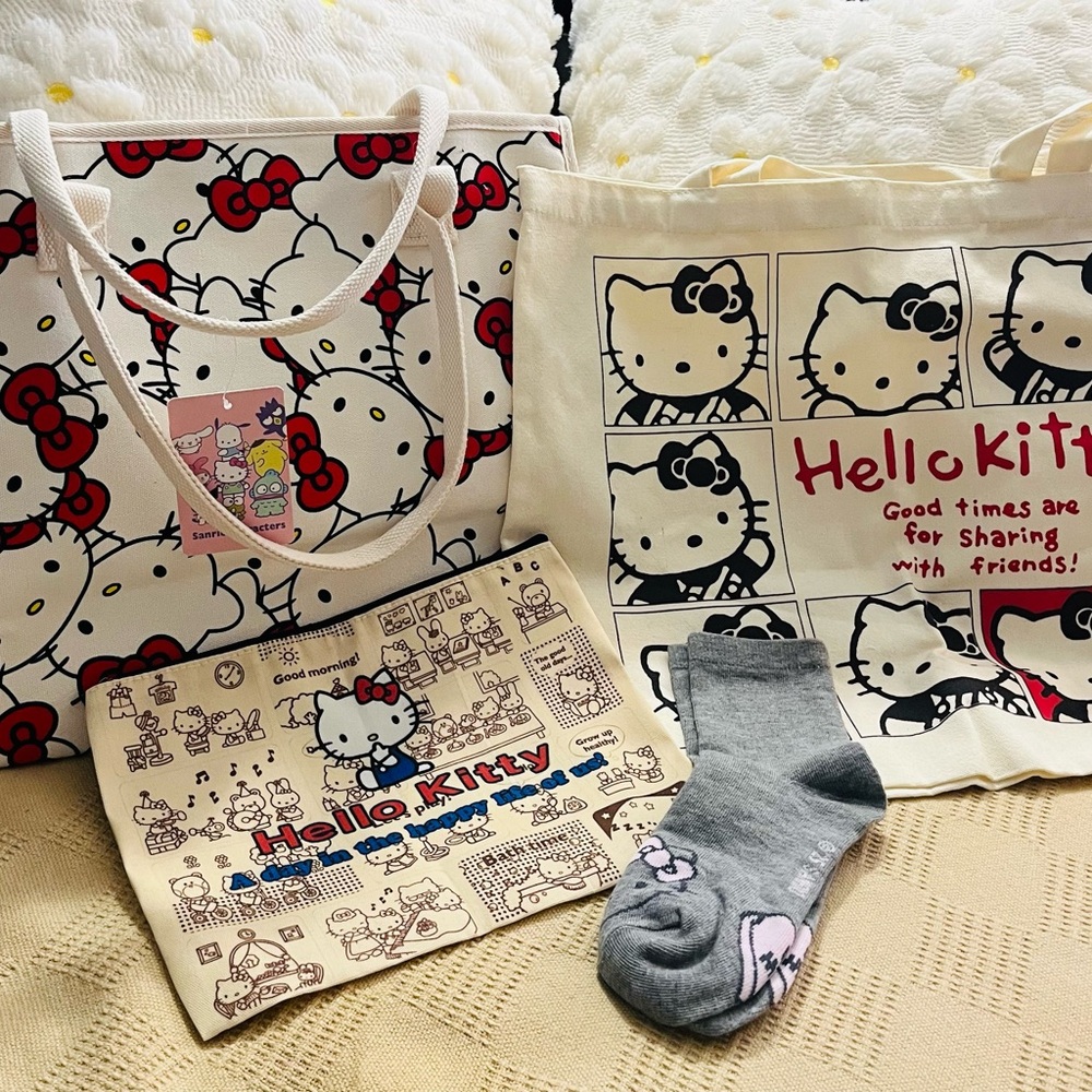 Hello Kitty Kids Tote Bag Set-1 Heavy Zippered Tote, 1 Open, 1 Cosmetic & socks - Picture 2 of 13